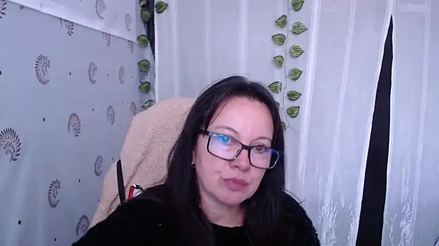 Sonialorens  online show from 15, 2, 2025