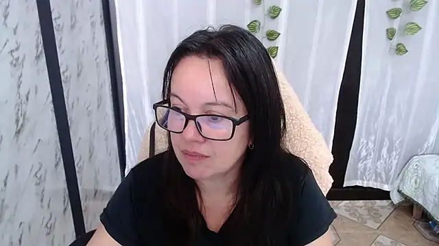 Sonialorens  online show from 1, 3, 2025