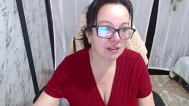 Sonialorens  online show from 6, 3, 2025