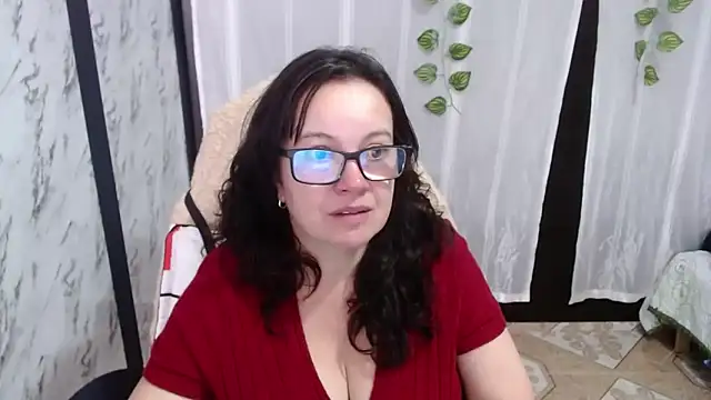 Sonialorens  online show from 6, 3, 2025