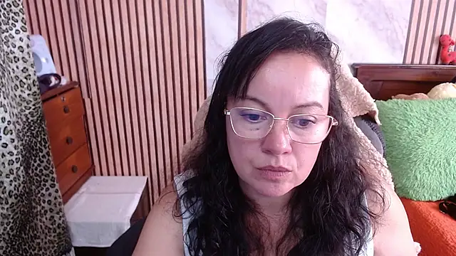 Sonialorens  online show from 22, 9, 2025