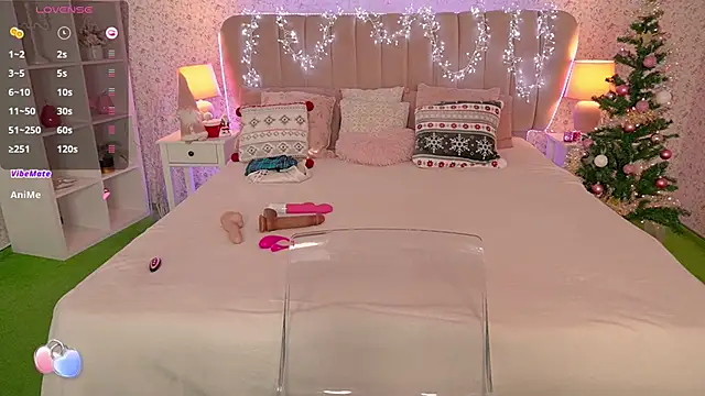 Snapshot of MirandaHobbs chatting on 31, 12, 2024 MirandaHobbs online show from 31, 12, 2024