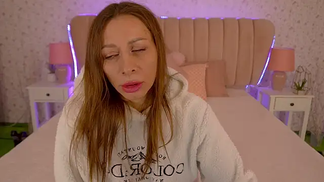 Snapshot of MirandaHobbs chatting on 12, 2, 2025 MirandaHobbs online show from 12, 2, 2025