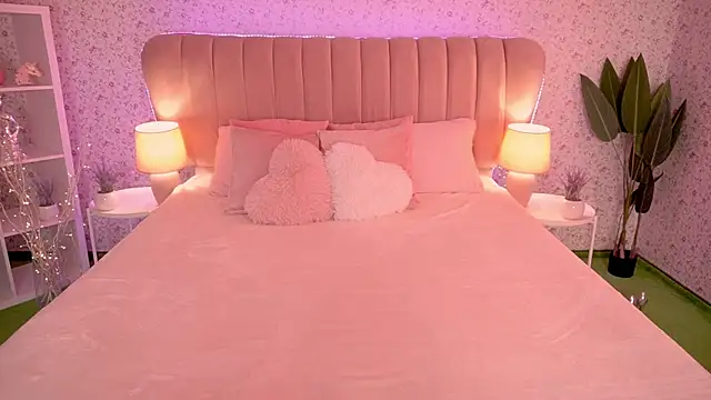 Snapshot of MirandaHobbs chatting on 20, 10, 2025 MirandaHobbs online show from 20, 10, 2025