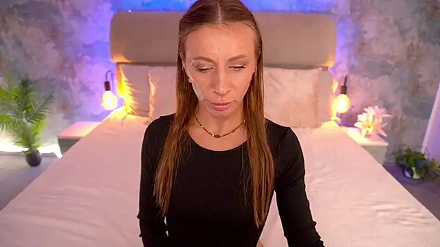 Snapshot of MirandaHobbs chatting on 22, 10, 2025 MirandaHobbs online show from 22, 10, 2025