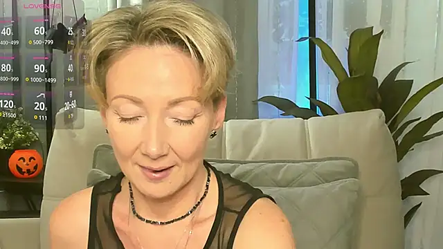 Snapshot of AkexandraFix chatting on 31, 10, 2025 AkexandraFix online show from 31, 10, 2025