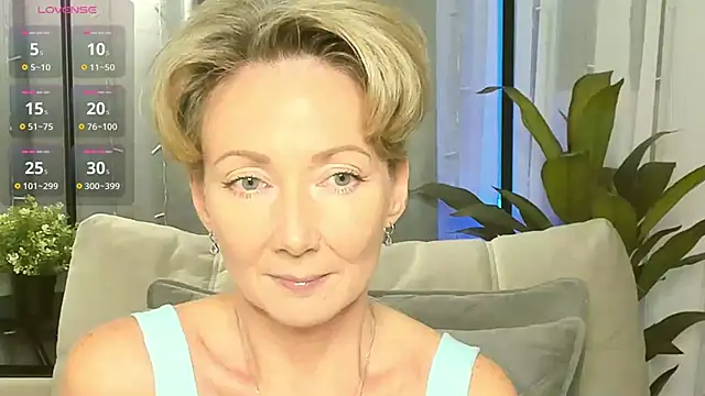 Snapshot of AkexandraFix chatting on 7, 11, 2025 AkexandraFix online show from 7, 11, 2025