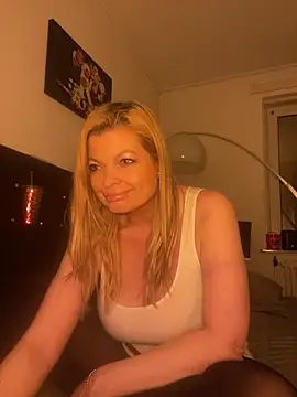 Snapshot of Lisavontease chatting on 7, 3, 2026 Lisavontease online show from 7, 3, 2026