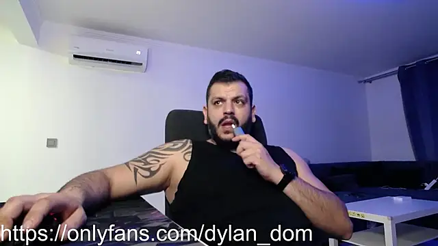 Snapshot of dyllan_dom_ chatting on 11, 3, 2026 dyllan dom online show from 11, 3, 2026