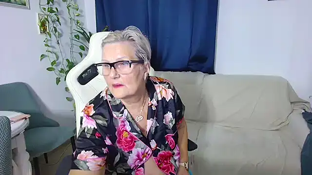 Snapshot of Selenna57 chatting on 26, 11, 2025 Selenna57 online show from 26, 11, 2025