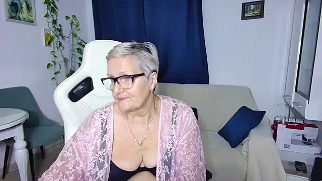 Snapshot of Selenna57 chatting on 13, 12, 2025 Selenna57 online show from 13, 12, 2025