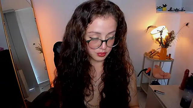 Cassandra Caiin online show from 19, 11, 2025