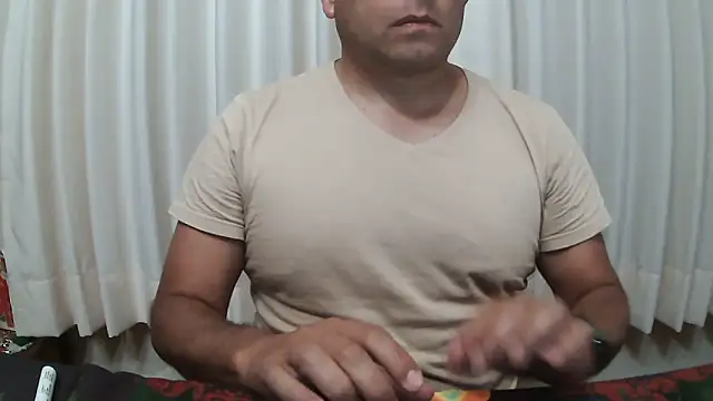 chicoguapo8 online show from 18, 12, 2025