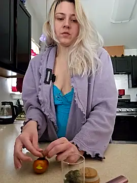 ScarletCallings420 online show from 9, 3, 2025