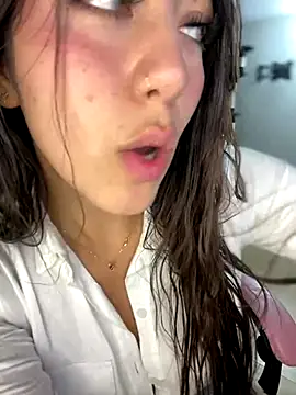 Snapshot of MiaJones21 chatting on 6, 12, 2024 MiaJones21 online show from 6, 12, 2024