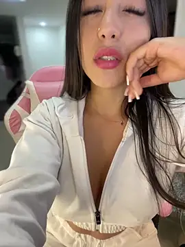 Snapshot of MiaJones21 chatting on 2, 2, 2025 MiaJones21 online show from 2, 2, 2025