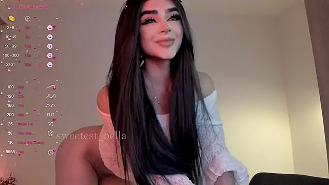 Snapshot of sweetest_bella chatting on 8, 11, 2025 sweetest bella online show from 8, 11, 2025