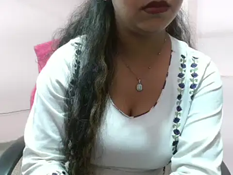 LovingPihu online show from 4, 3, 2025