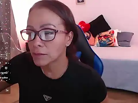 Snapshot of emmily_castro chatting on 15, 9, 2025 emmily castro online show from 15, 9, 2025