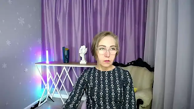 queen a n i online show from 14, 10, 2025