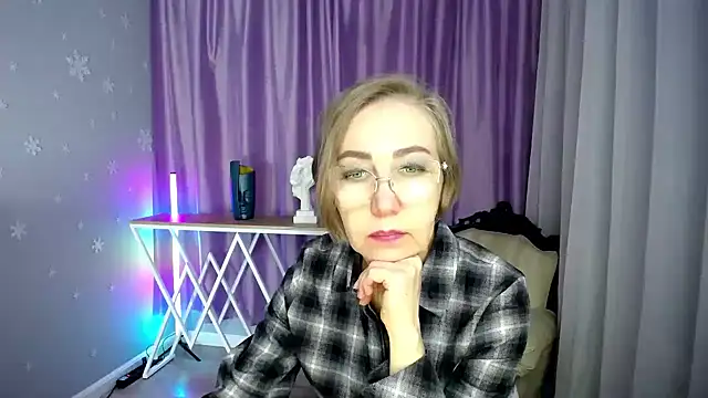 queen a n i online show from 23, 10, 2025