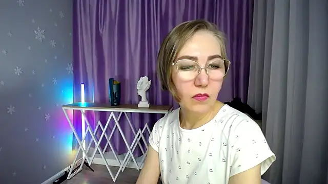 queen a n i online show from 8, 11, 2025