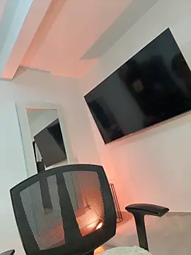 Snapshot of kem_hott chatting on 10, 10, 2025 kem hott online show from 10, 10, 2025