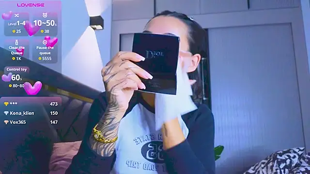 Snapshot of Mia_Tin chatting on 17, 10, 2025 Mia Tin online show from 17, 10, 2025