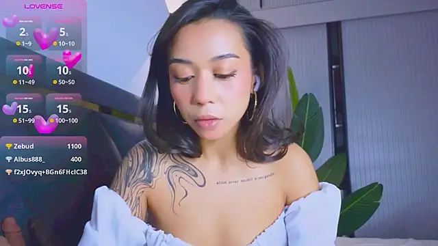 Snapshot of Mia_Tin chatting on 25, 10, 2025 Mia Tin online show from 25, 10, 2025