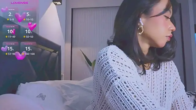 Snapshot of Mia_Tin chatting on 6, 11, 2025 Mia Tin online show from 6, 11, 2025