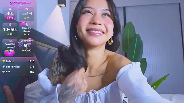 Snapshot of Mia_Tin chatting on 8, 11, 2025 Mia Tin online show from 8, 11, 2025