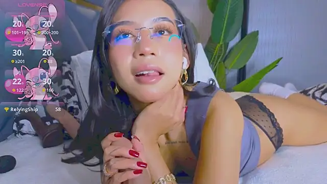 Snapshot of Mia_Tin chatting on 14, 11, 2025 Mia Tin online show from 14, 11, 2025