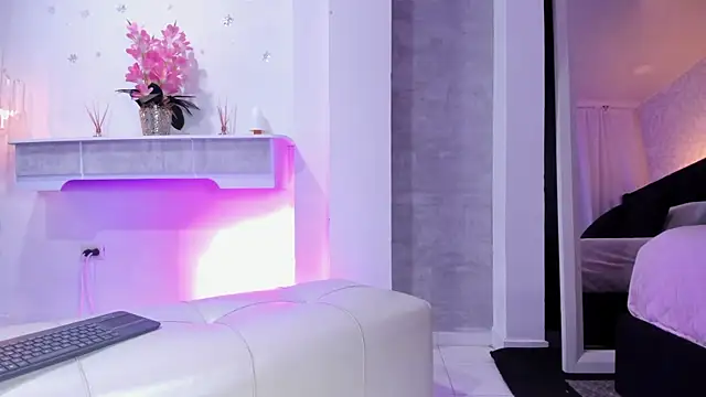  liathompsom09 online show from 13, 2, 2025