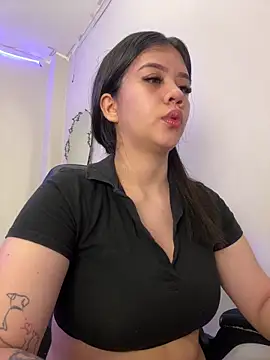 Snapshot of Alhanna_ chatting on 2, 3, 2025 Alhanna online show from 2, 3, 2025