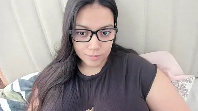 Snapshot of roniewester chatting on 8, 10, 2025 roniewester online show from 8, 10, 2025