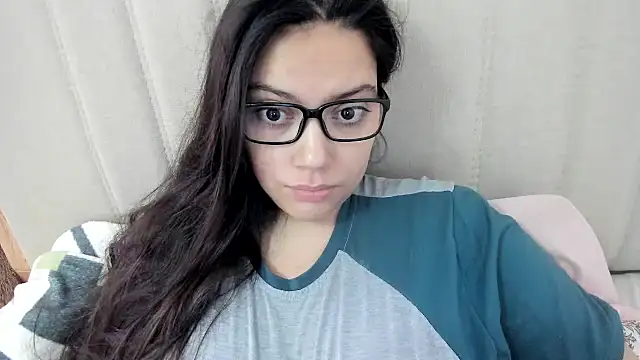 Snapshot of roniewester chatting on 13, 10, 2025 roniewester online show from 13, 10, 2025