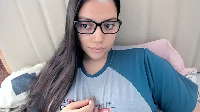 Snapshot of roniewester chatting on 14, 10, 2025 roniewester online show from 14, 10, 2025