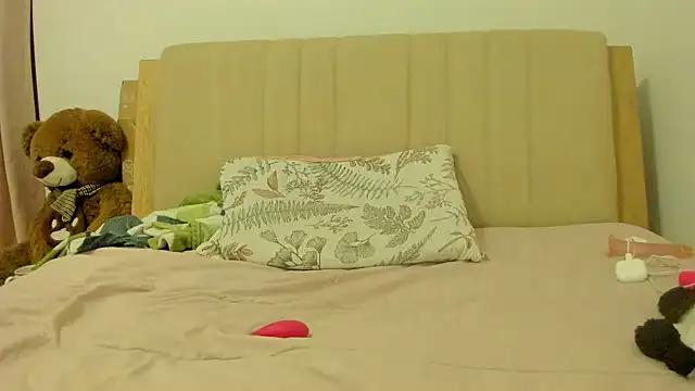 Snapshot of roniewester chatting on 28, 10, 2025 roniewester online show from 28, 10, 2025