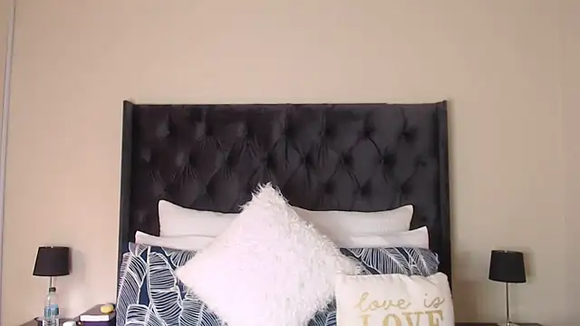 Sexynaughty Gal online show from 2, 3, 2025