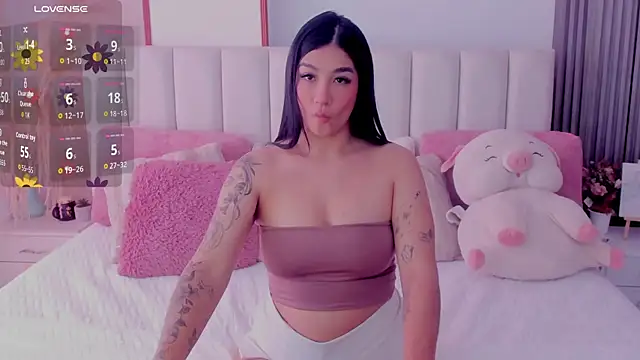 Snapshot of Skcarlet_beckett chatting on 24, 10, 2025 Skcarlet beckett online show from 24, 10, 2025