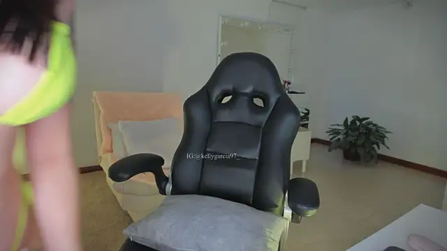 Snapshot of Ally_Snow chatting on 21, 10, 2025 Ally Snow online show from 21, 10, 2025