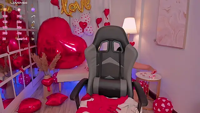 LeahJones  online show from 14, 2, 2026