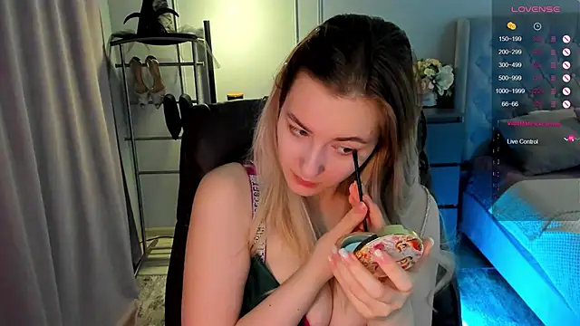 Snapshot of elinanortas chatting on 4, 10, 2025 elinanortas online show from 4, 10, 2025