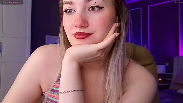 Snapshot of elinanortas chatting on 8, 11, 2025 elinanortas online show from 8, 11, 2025