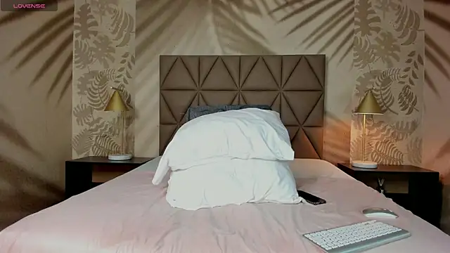 Scarleett 22 online show from 28, 2, 2026