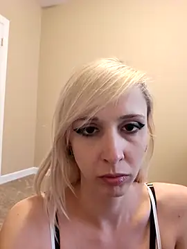 AmethystFoxx online show from 21, 10, 2025