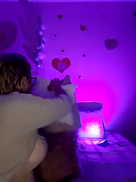 Snapshot of BellaBellaHot chatting on 11, 10, 2025 BellaBellaHot online show from 11, 10, 2025