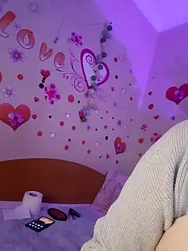 Snapshot of BellaBellaHot chatting on 13, 10, 2025 BellaBellaHot online show from 13, 10, 2025