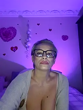 Snapshot of BellaBellaHot chatting on 25, 10, 2025 BellaBellaHot online show from 25, 10, 2025