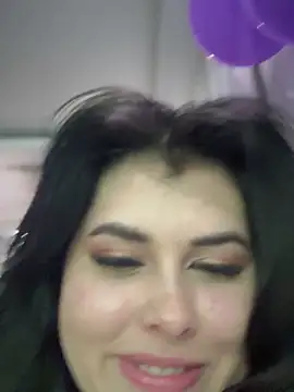 Snapshot of Alyaa_s chatting on 3, 10, 2025 Alyaa s online show from 3, 10, 2025